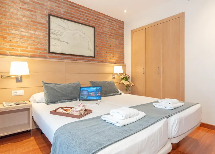 Serennia Cest Apartamentos Arc De Triomf Barcelona